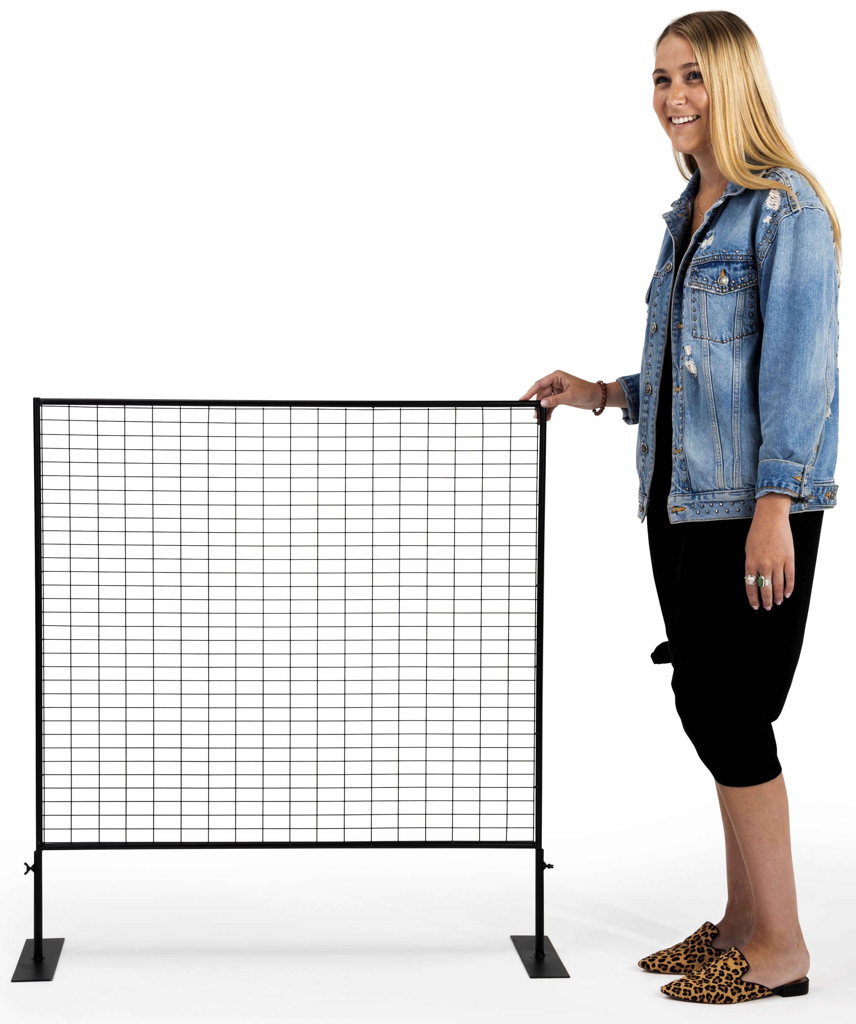 Art Display Grid, V-Shaped, (2) 3' x 3' Panels, Iron Mesh - Black - Image 4