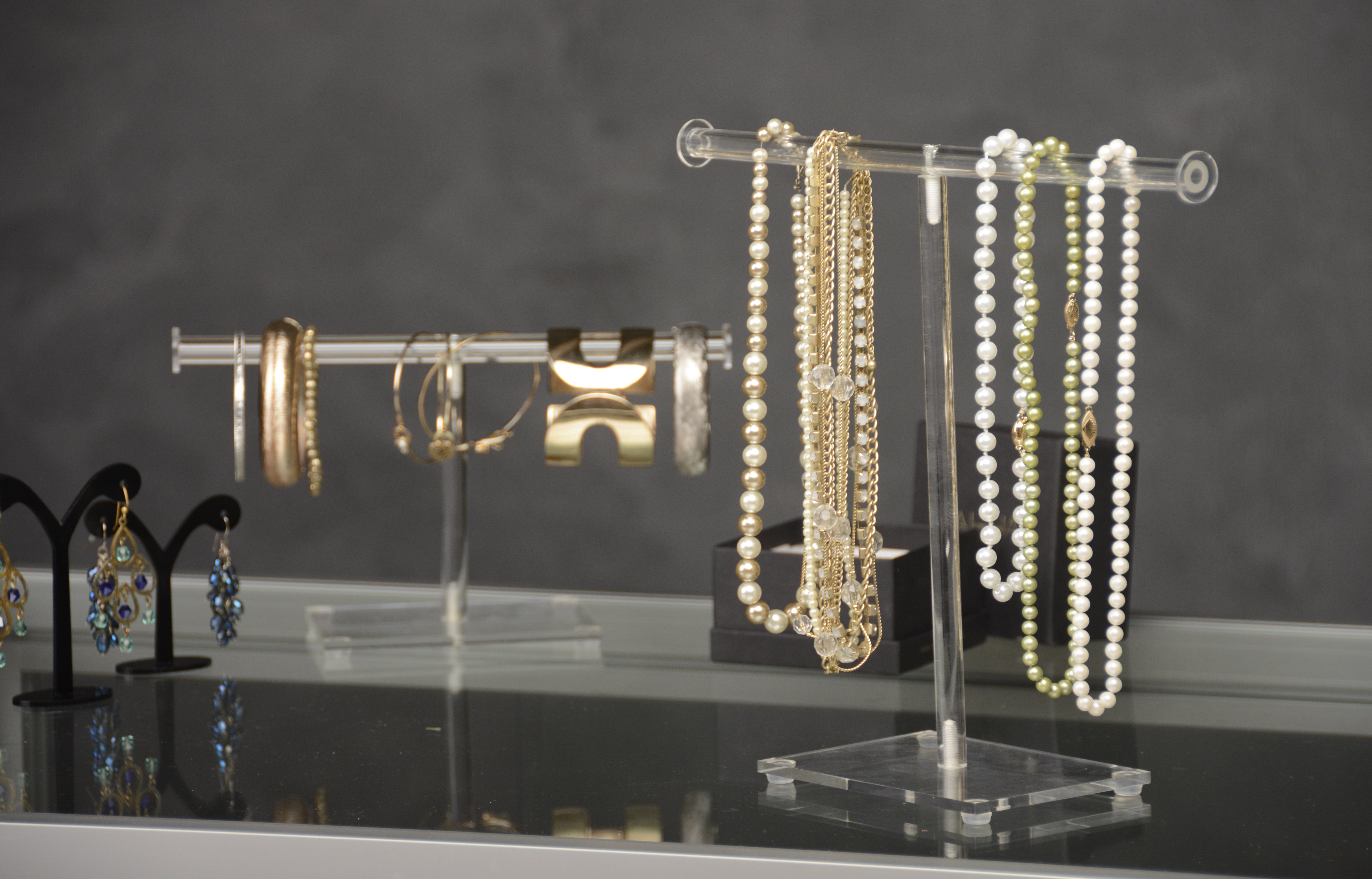 T Bar Necklace Display | Acrylic Jewelry Stand for Long Chains ...