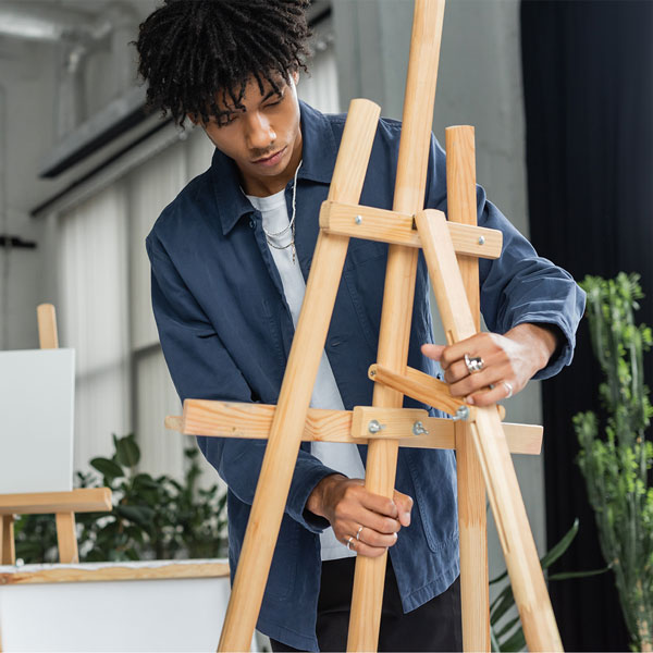 Easels for art displays and presentations