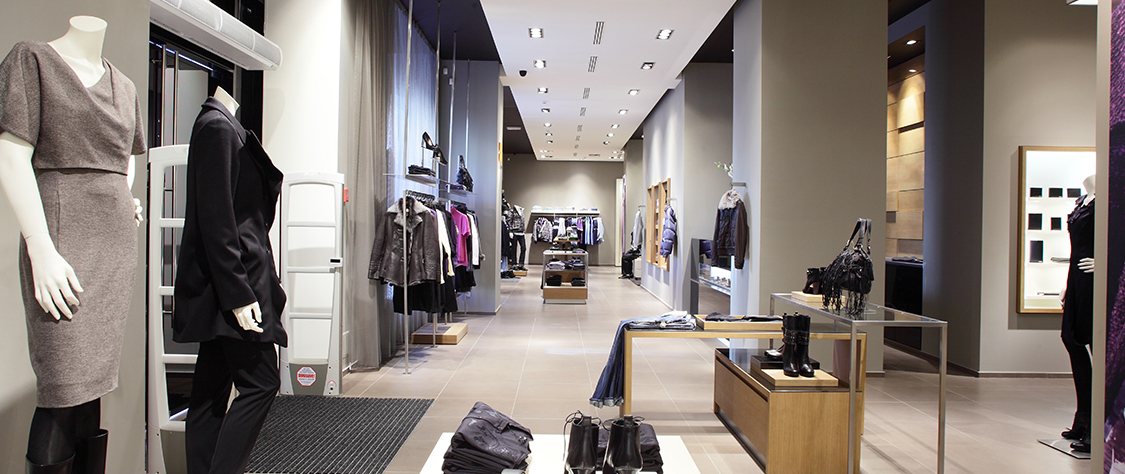 Visual Merchandising Techniques: walls and floor fixtures