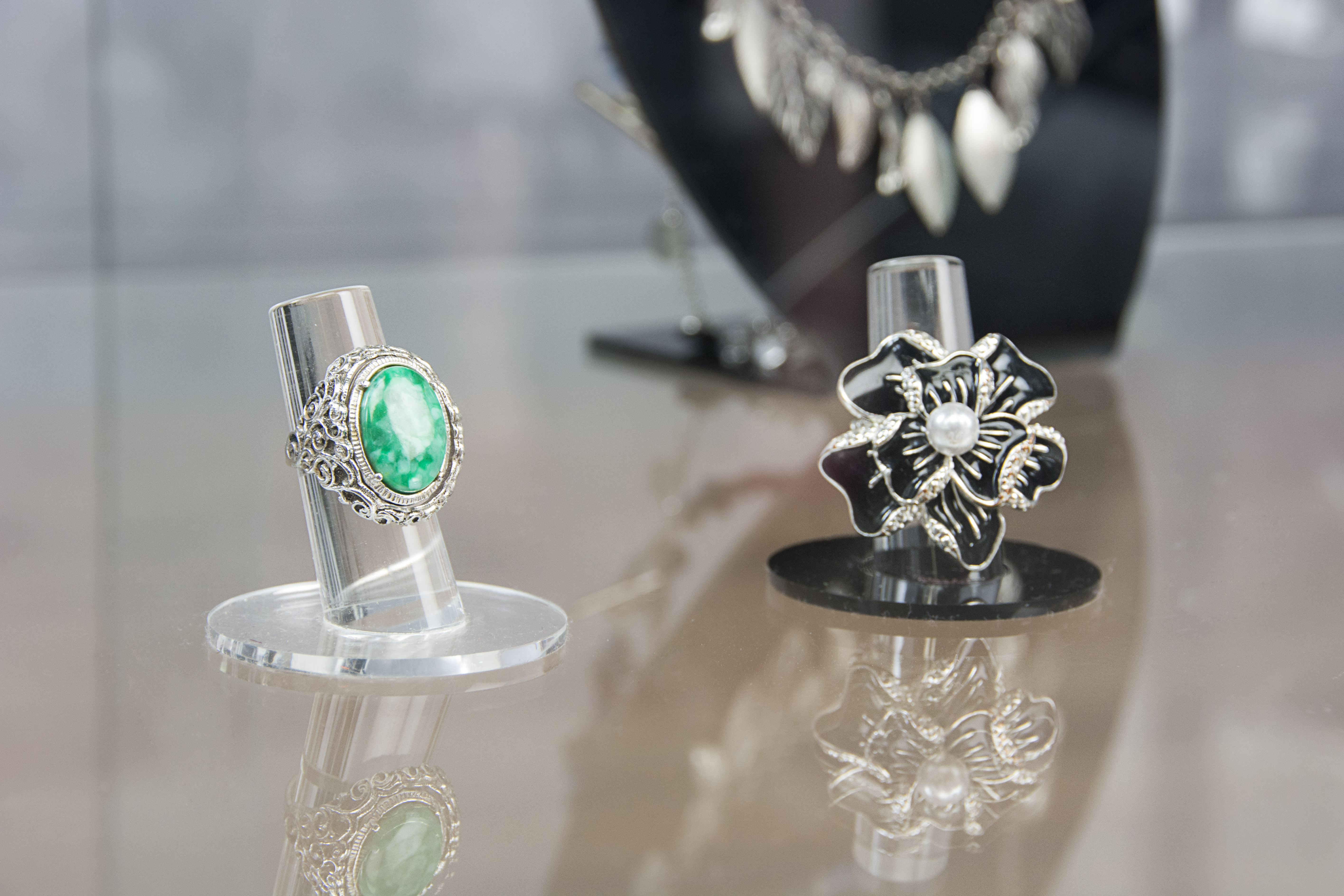 Glass Shape Rings Display Single Ring Display | Oblique Cone Shaped Band Holder | Displays2Go