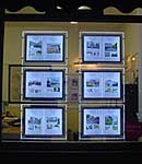 Window displays with cable display systems are tailor-made for real estate offices