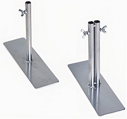The panels are stabilized by sturdy iron feet