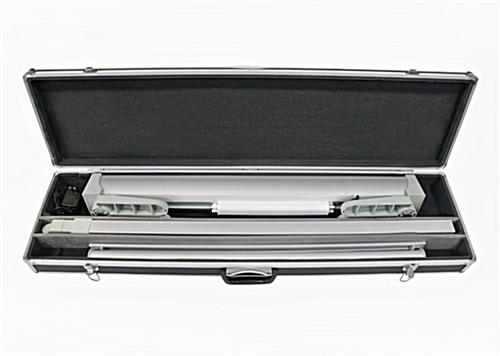 Scrolling banner display open travel case