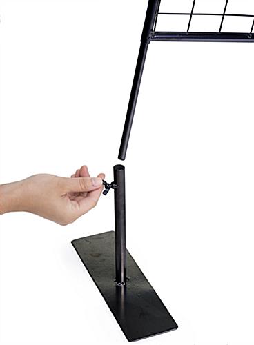 Portable vendor display wall with 3 base legs 