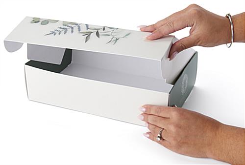 Custom-printed cardstock boxes are easy to assemble 