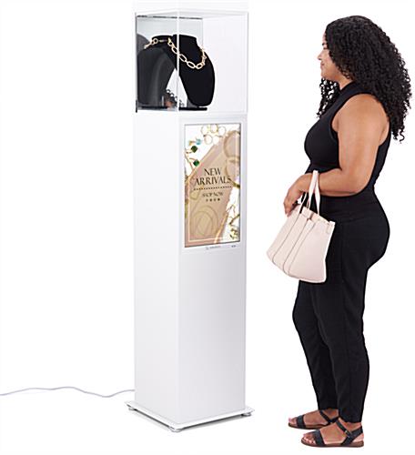 Exhibit pedestal case with video screen for customizable messaging