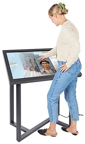 Interactive touch screen kiosk with 10pt PCAP digital panel 