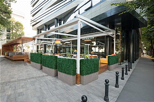 Artificial boxwood hedge with planter box and outdoor design