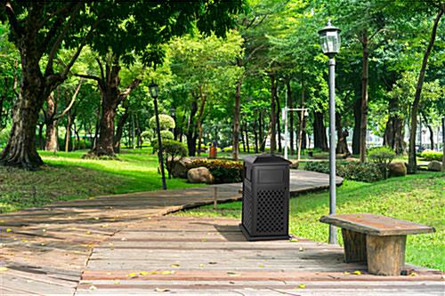 Aluminum outdoor dome trash receptacle is weather-resistant
