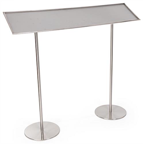 Steel exhibition reader rails with angled mount