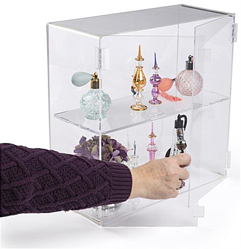 Countertop display cases with locking feature