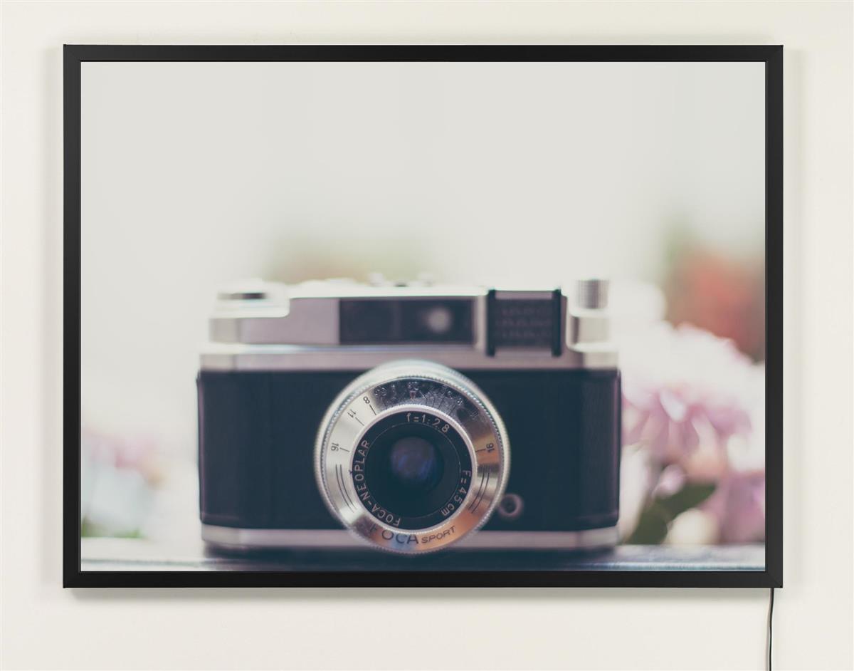 Lightboxes SnapOpen Frames Include Chains for Window Displays