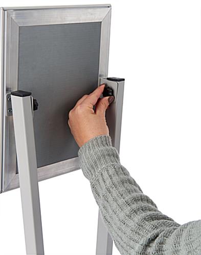 Adjustable knobs allow you to secure your frame in the desired position