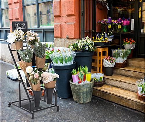 Flower bucket display stand with weatherproof design