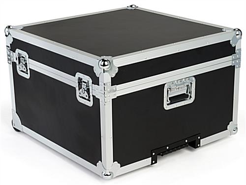 Trade show floor tile carrying case with lid closed